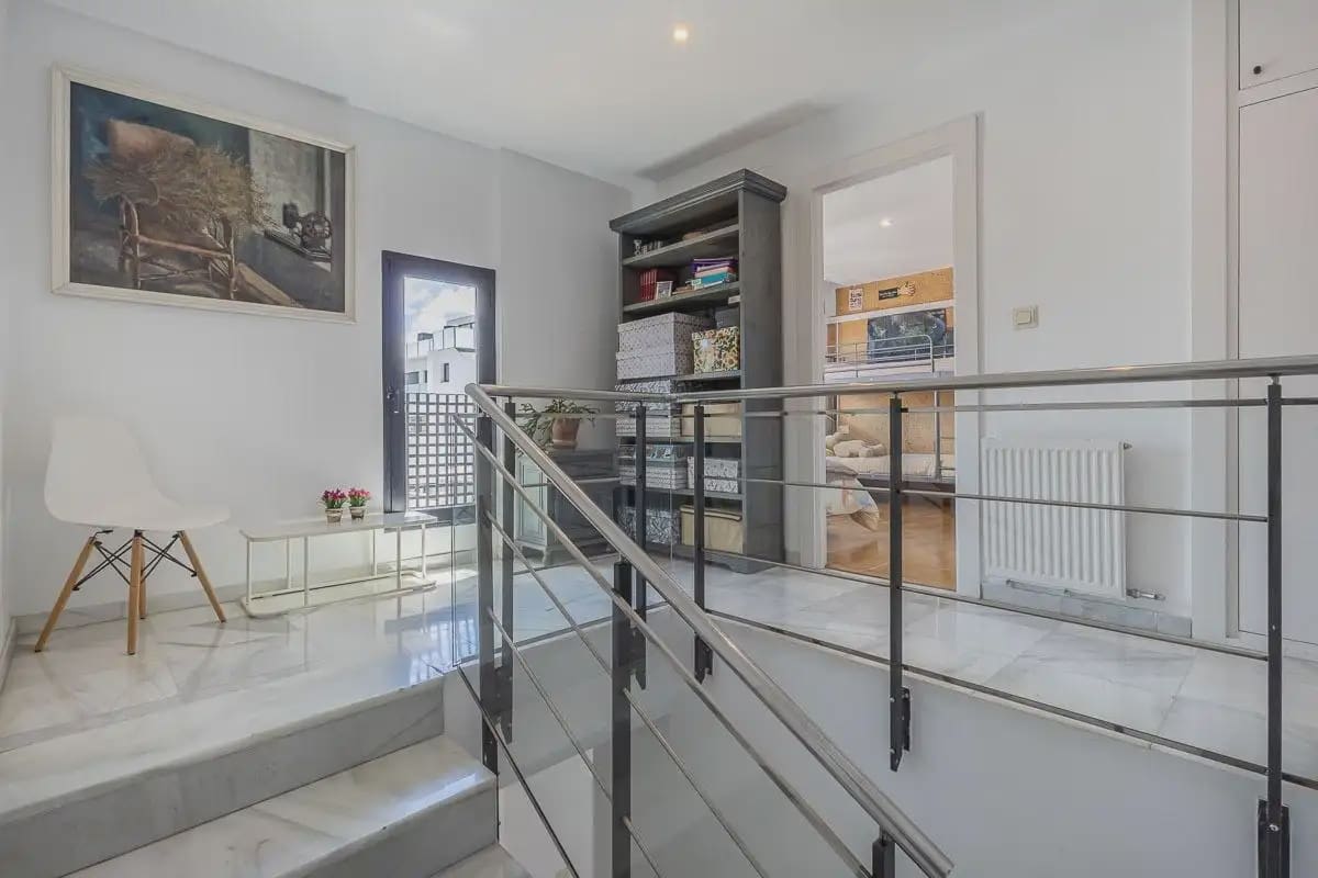 Villa for sale in Granada city with garage - € 710,000 (Ref: 9837165)
