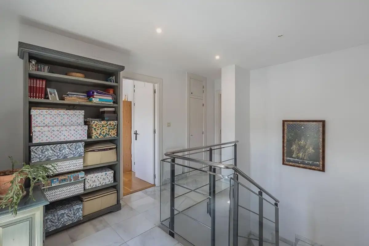 Villa for sale in Granada city with garage - € 710,000 (Ref: 9837165)