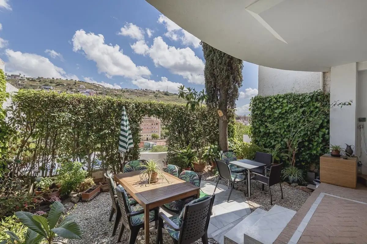 Villa for sale in Granada city with garage - € 710,000 (Ref: 9837165)