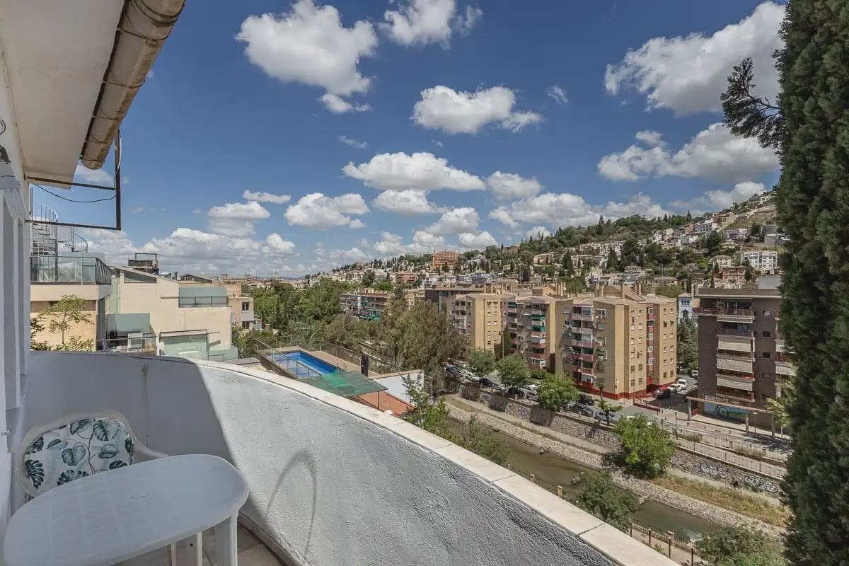 Villa for sale in Granada city with garage - € 710,000 (Ref: 9837165)