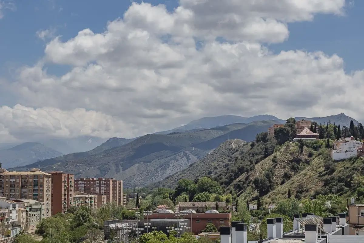 Villa for sale in Granada city with garage - € 710,000 (Ref: 9837165)