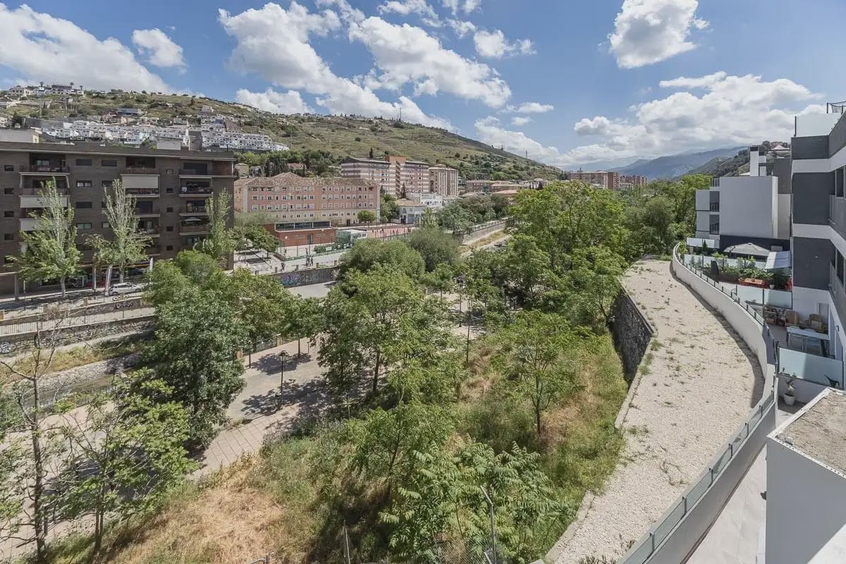 Villa for sale in Granada city with garage - € 710,000 (Ref: 9837165)