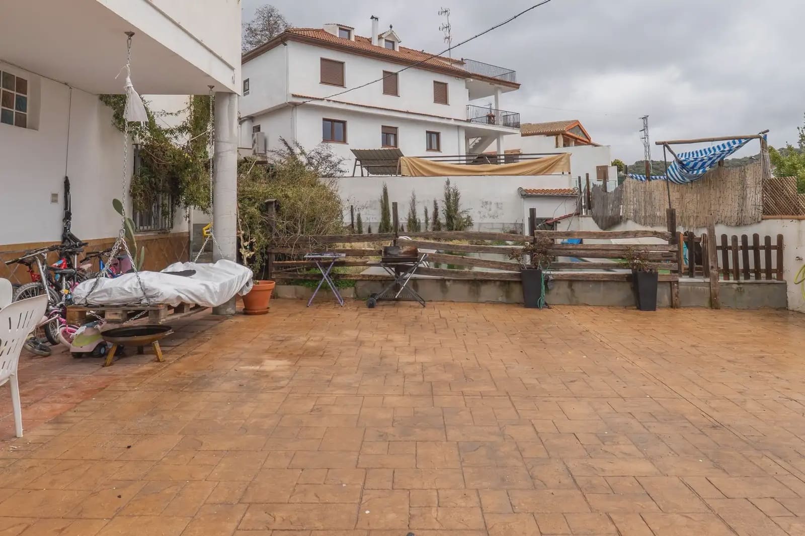 Villa/Maison à vendre à Huetor Santillan avec piscine - 235 000 € (Ref: 9837167)