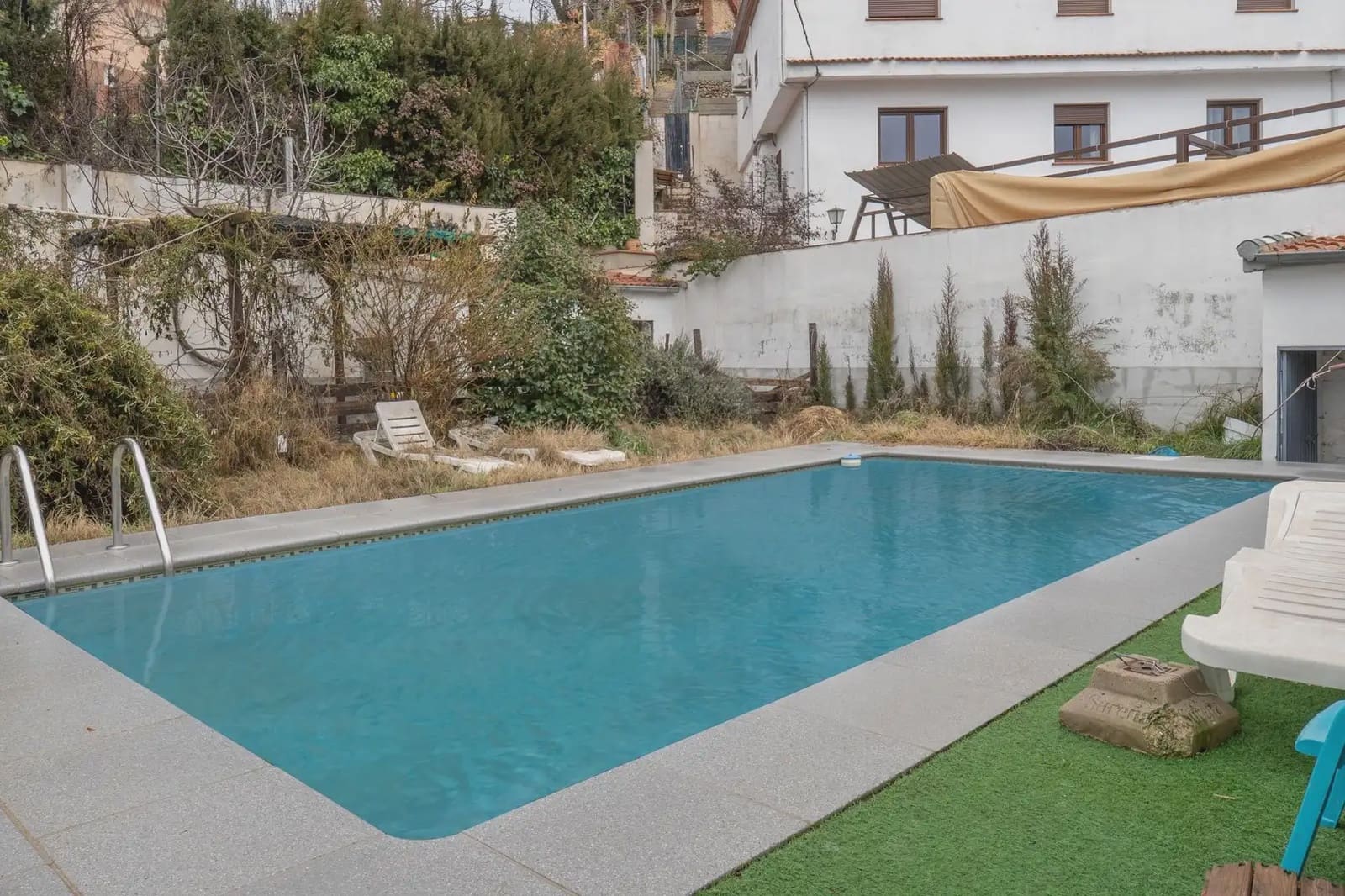 Villa/Maison à vendre à Huetor Santillan avec piscine - 235 000 € (Ref: 9837167)