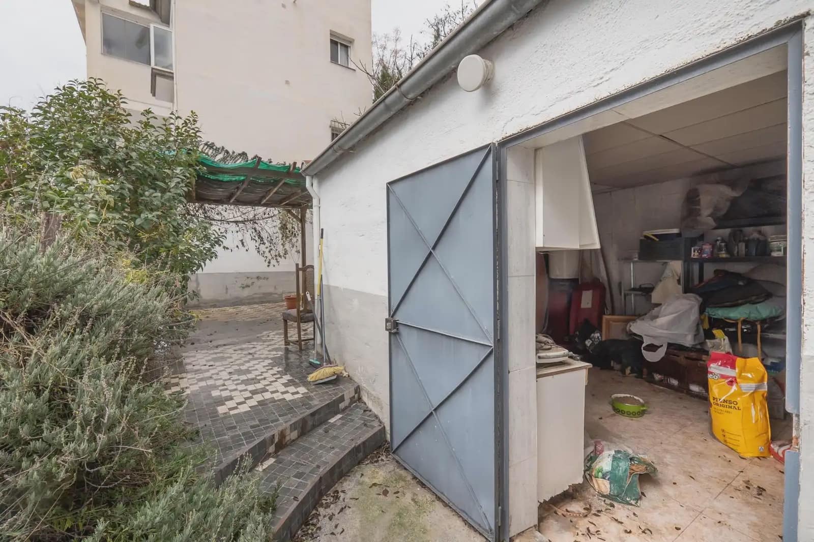 Villa/Maison à vendre à Huetor Santillan avec piscine - 235 000 € (Ref: 9837167)