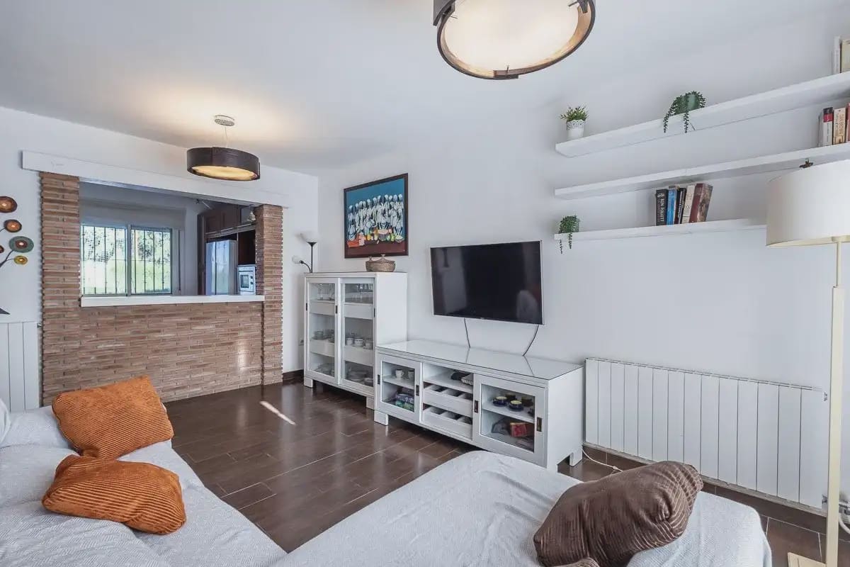 Omakotitalo myytävänä paikassa Vegas del Genil mukana uima-altaan 
autotalli - 279 000 € (Ref: 9837169)