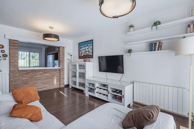 Townhouse for sale in Ambroz, Vegas del Genil with pool garage - € 279,000 (Ref: 9837169)
