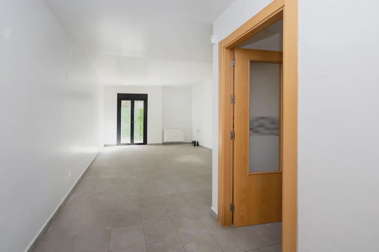 Flat for sale in Orgiva with garage - € 65,000 (Ref: 9837170)
