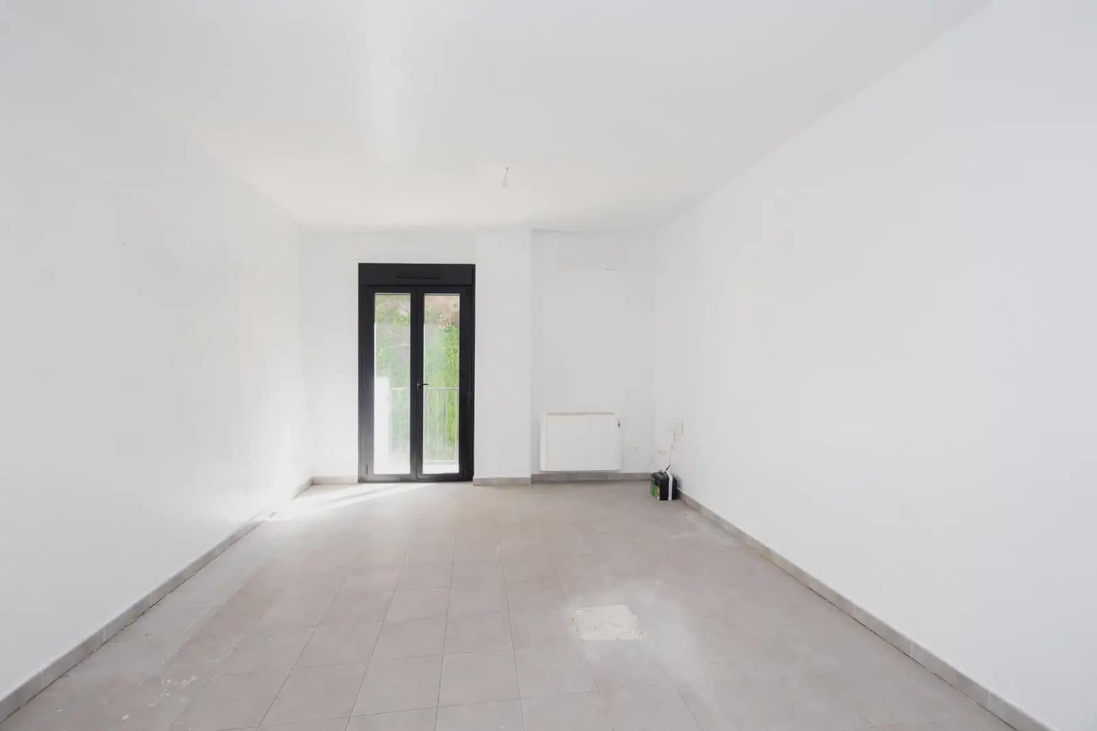 Flat for sale in Orgiva with garage - € 65,000 (Ref: 9837170)
