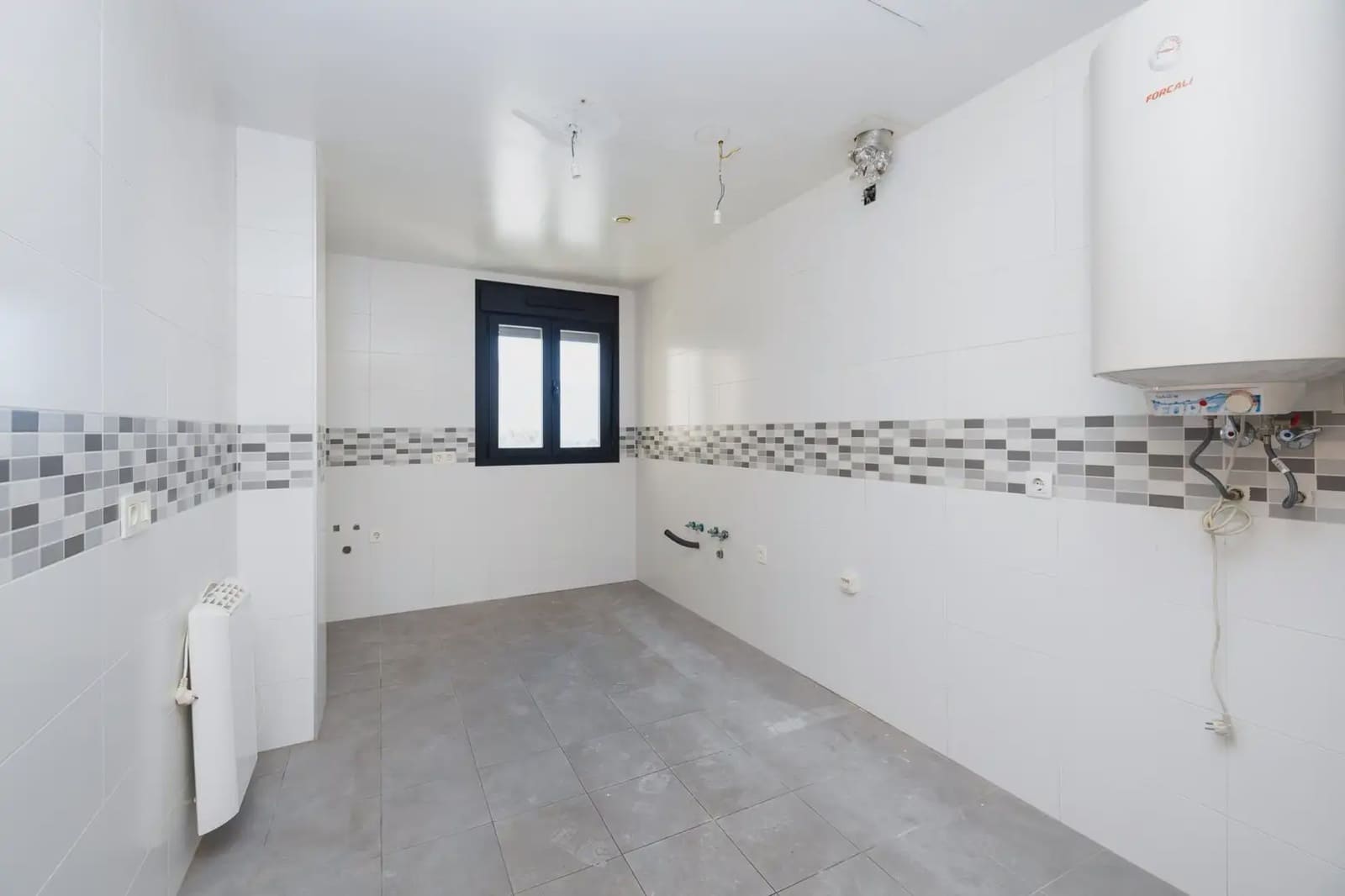 Flat for sale in Orgiva with garage - € 65,000 (Ref: 9837170)