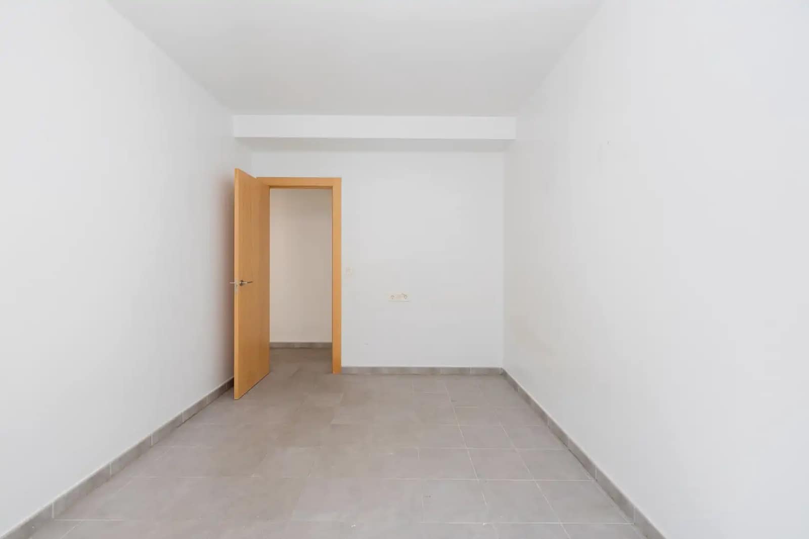Flat for sale in Orgiva with garage - € 65,000 (Ref: 9837170)