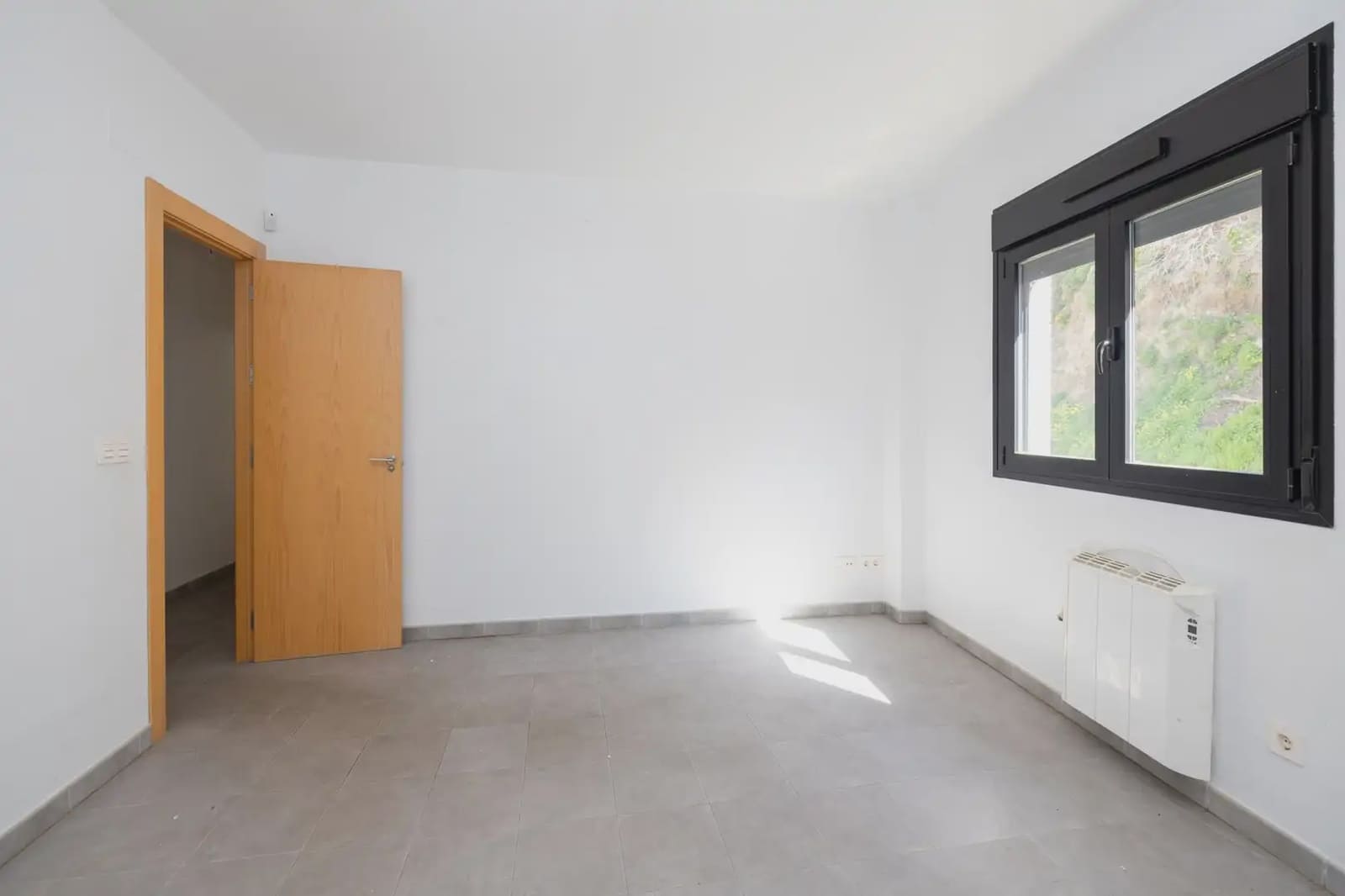Flat for sale in Orgiva with garage - € 65,000 (Ref: 9837170)