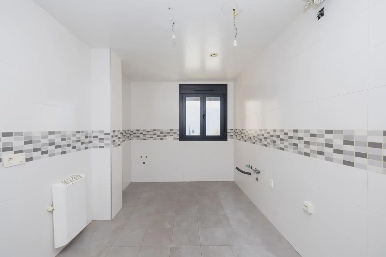 Flat for sale in Orgiva with garage - € 65,000 (Ref: 9837170)