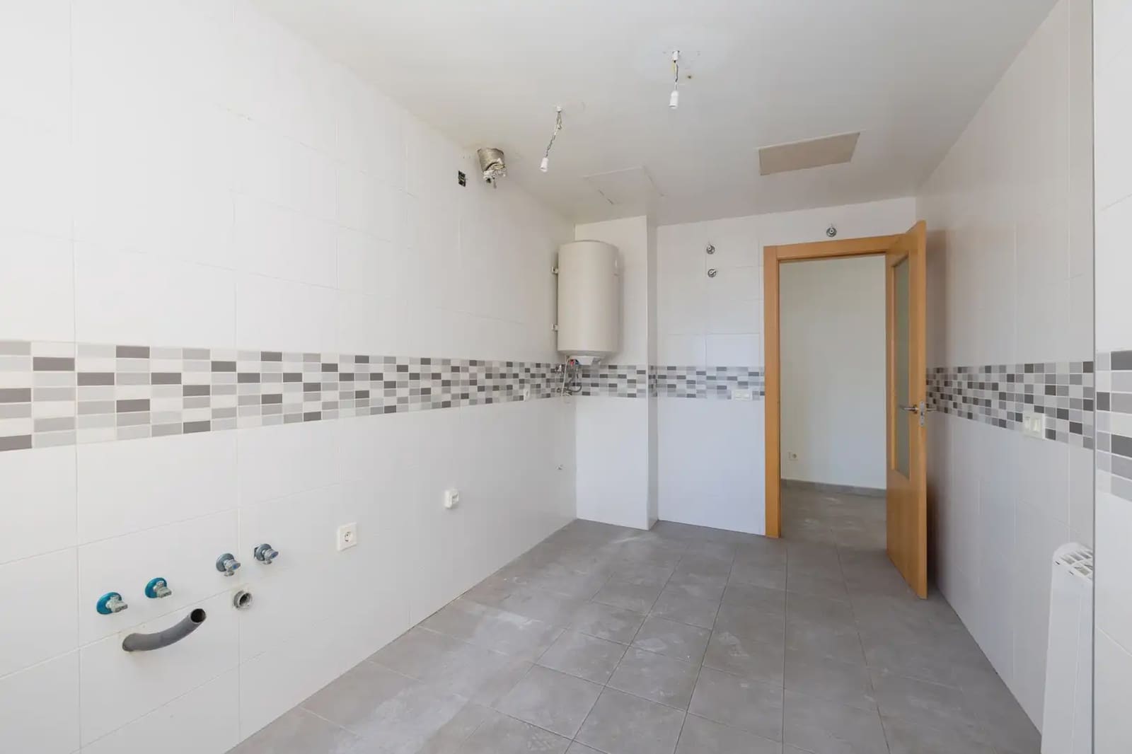 Flat for sale in Orgiva with garage - € 65,000 (Ref: 9837170)