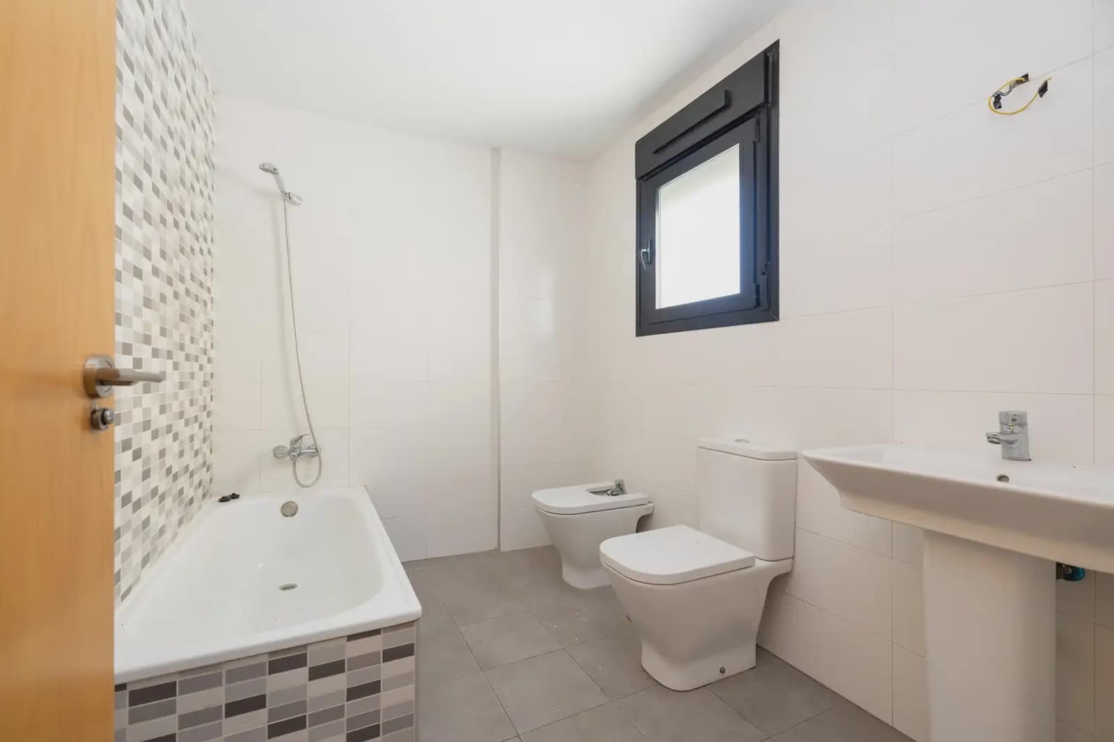 Flat for sale in Orgiva with garage - € 65,000 (Ref: 9837170)