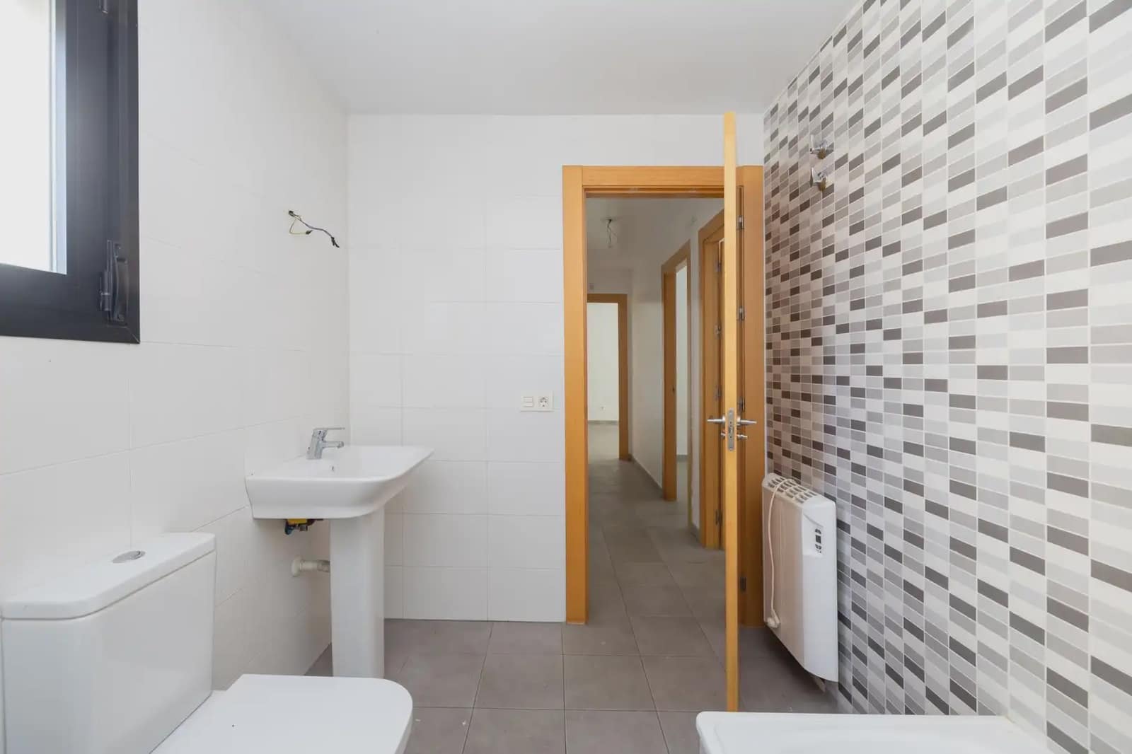 Flat for sale in Orgiva with garage - € 65,000 (Ref: 9837170)