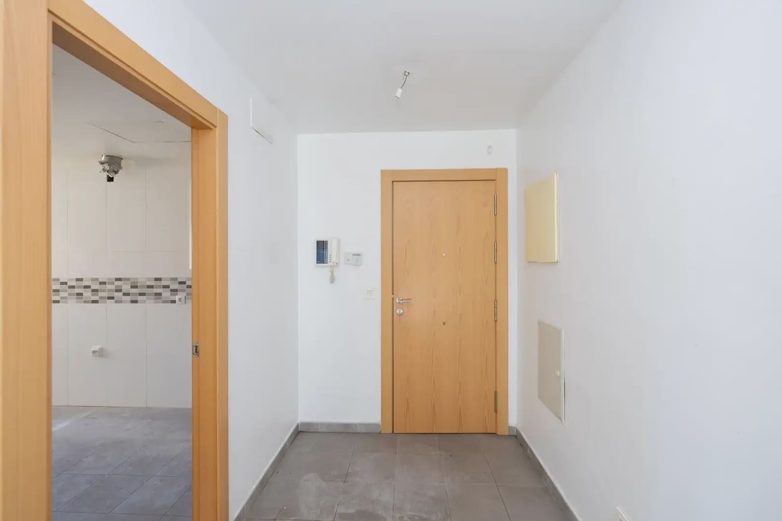Flat for sale in Orgiva with garage - € 65,000 (Ref: 9837170)