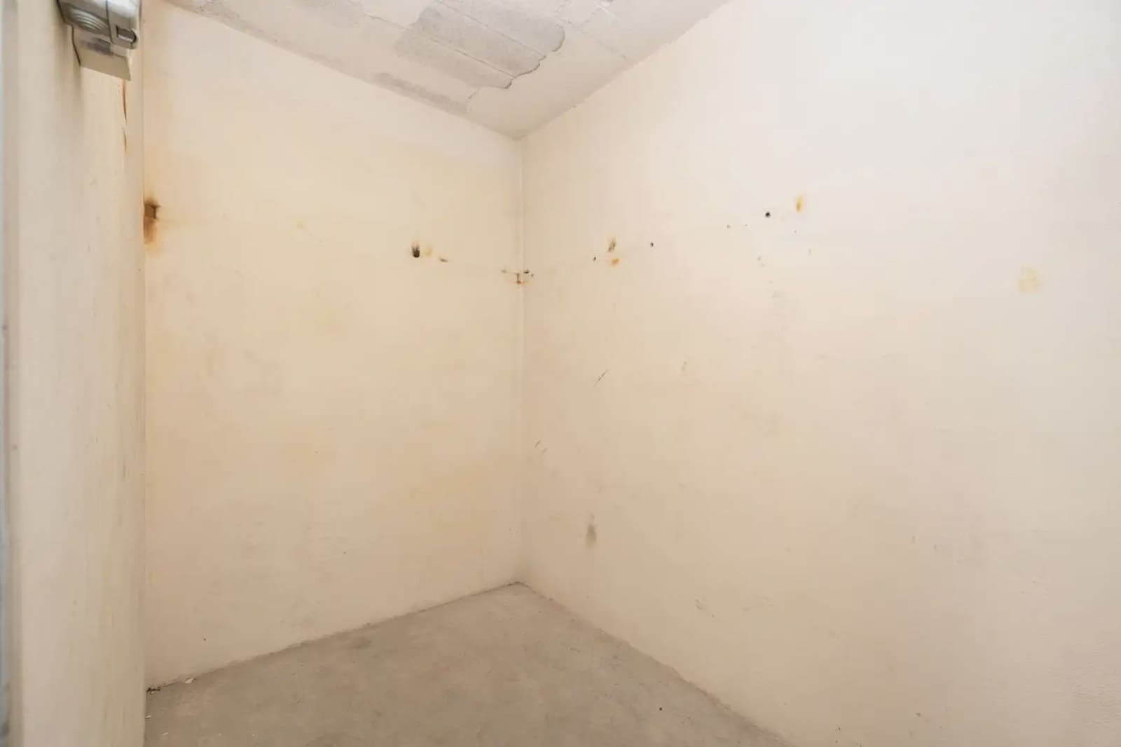 Flat for sale in Orgiva with garage - € 65,000 (Ref: 9837170)