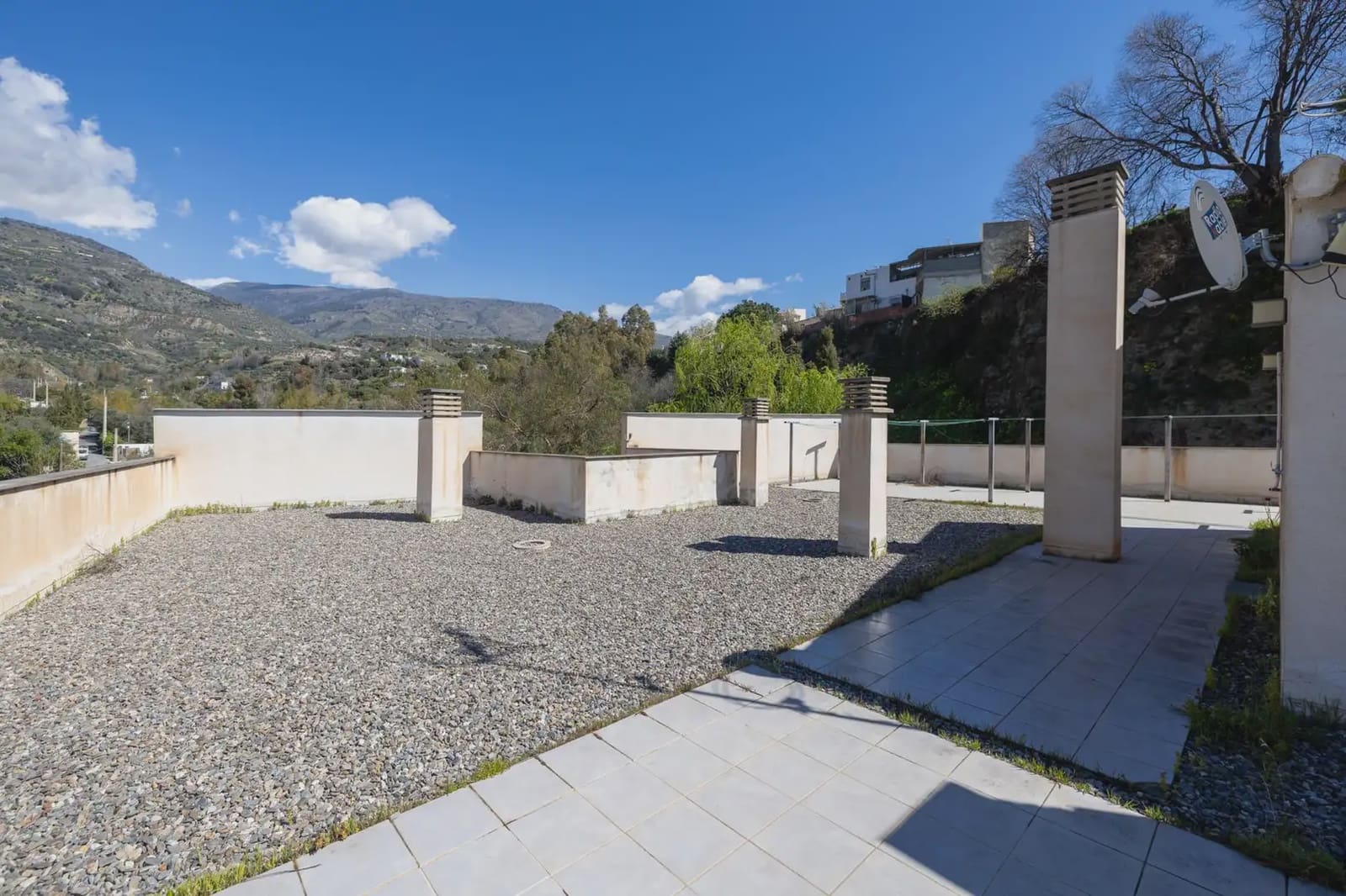 Flat for sale in Orgiva with garage - € 65,000 (Ref: 9837170)