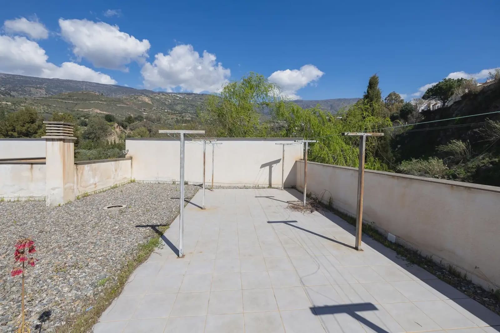 Flat for sale in Orgiva with garage - € 65,000 (Ref: 9837170)