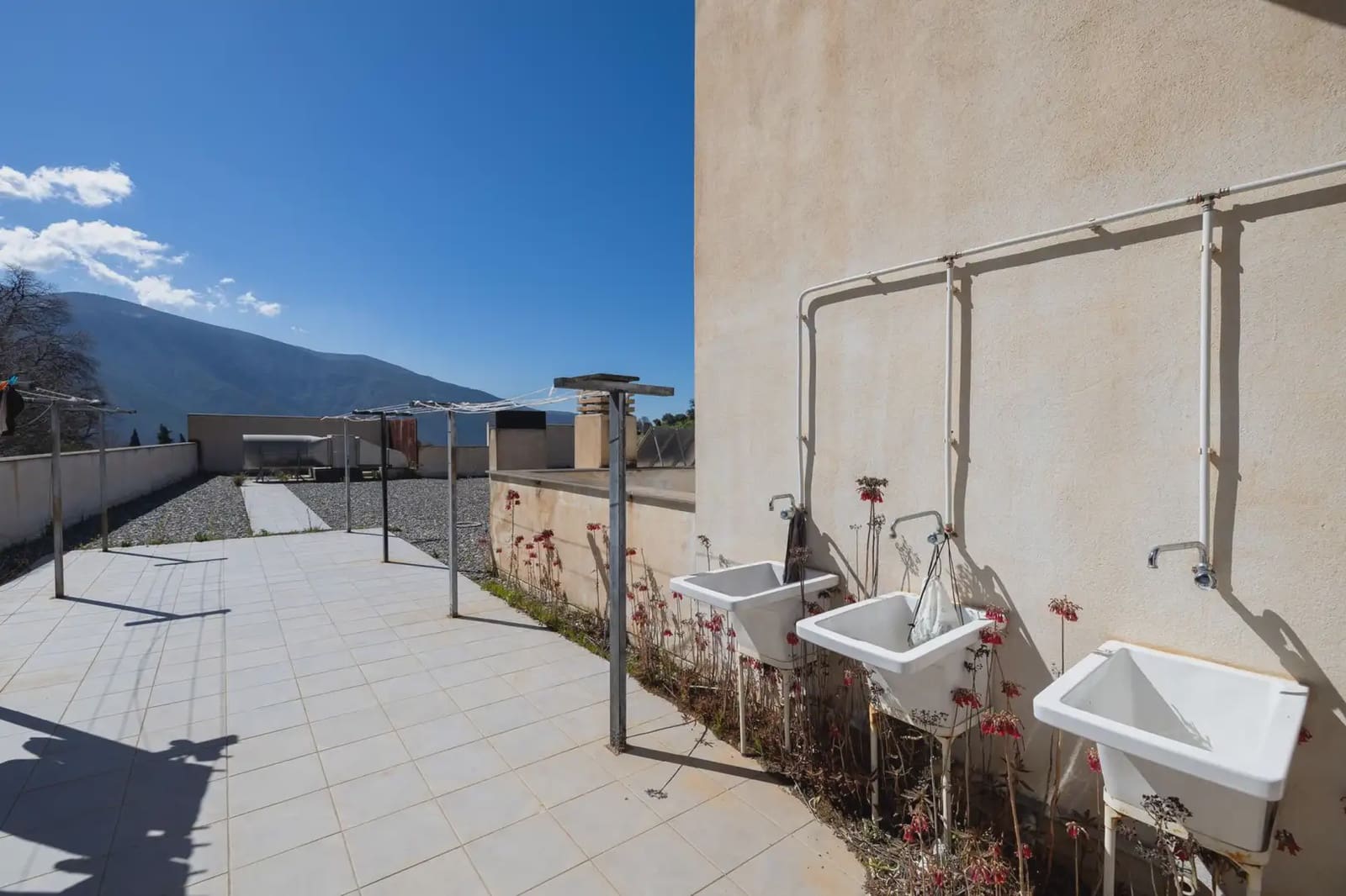 Flat for sale in Orgiva with garage - € 65,000 (Ref: 9837170)