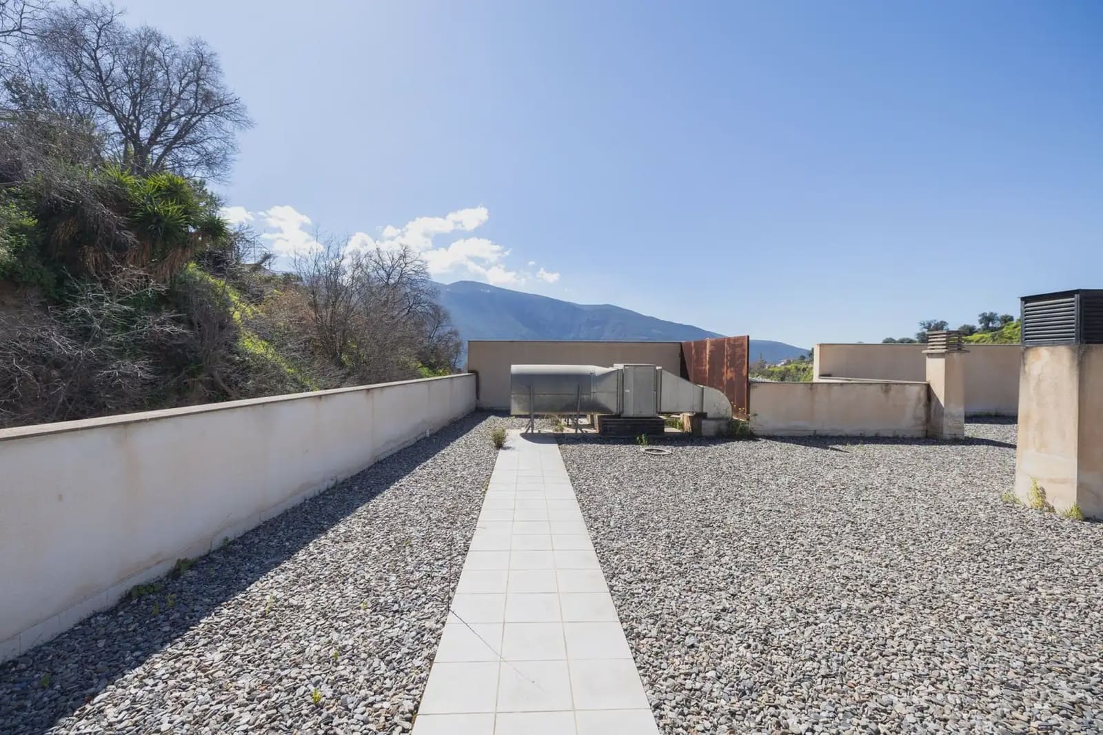 Flat for sale in Orgiva with garage - € 65,000 (Ref: 9837170)