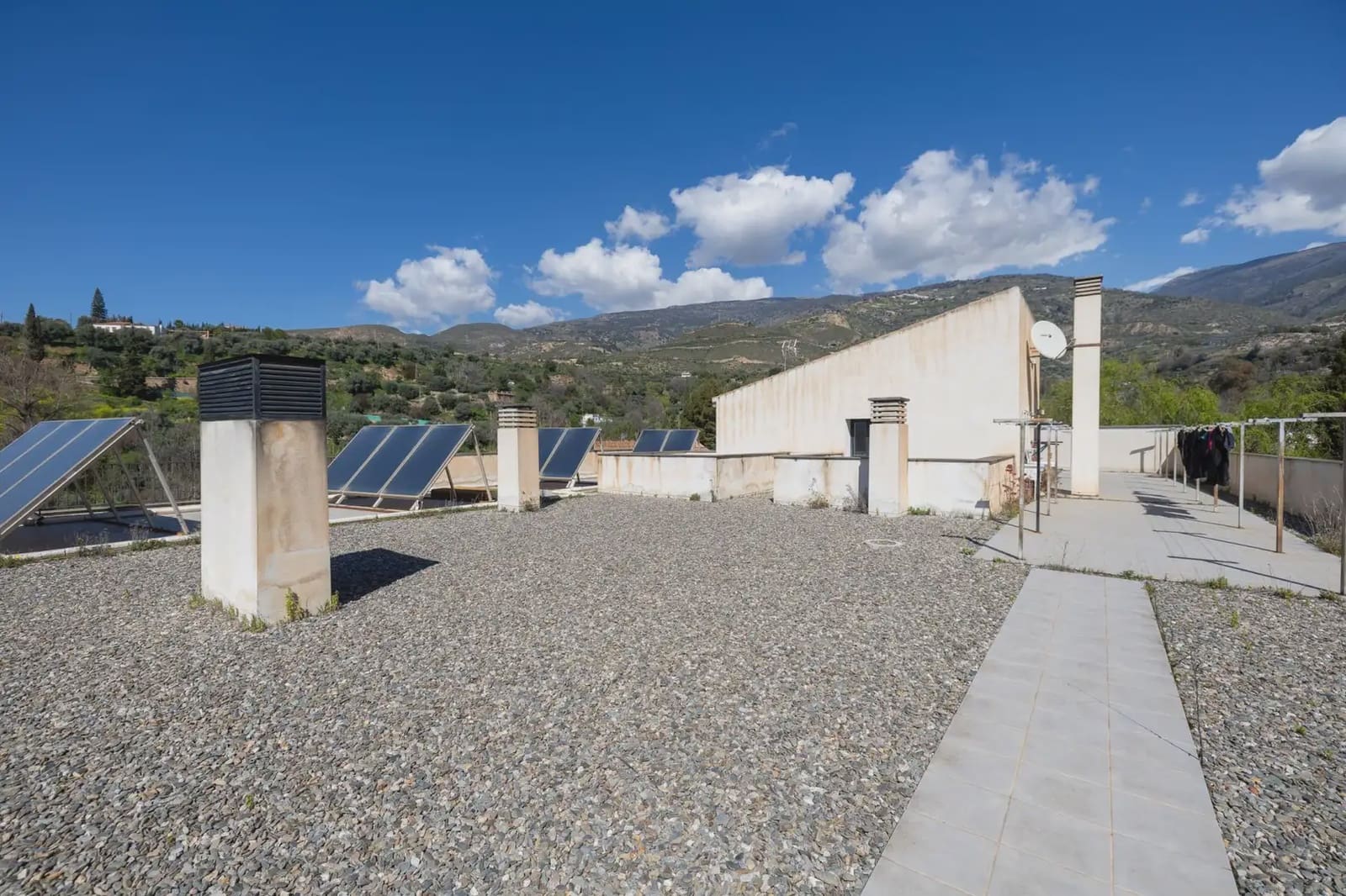 Flat for sale in Orgiva with garage - € 65,000 (Ref: 9837170)