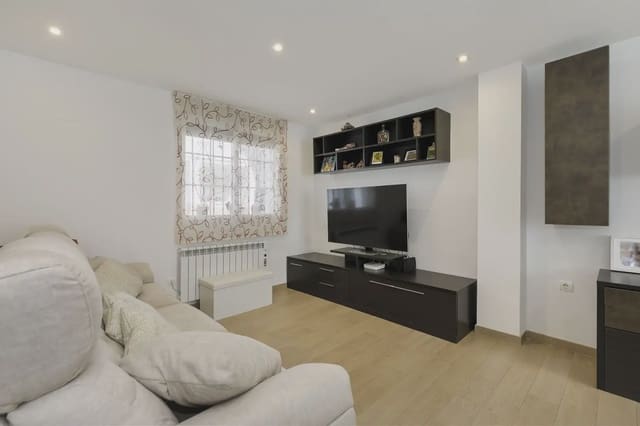 Casa in vendita in La Zubia con garage - 265.000 € (Rif: 9837171)