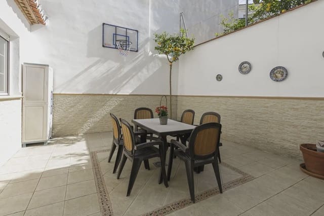 Casa in vendita in La Zubia con garage - 265.000 € (Rif: 9837171)
