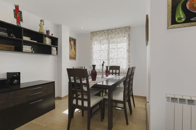 Casa in vendita in La Zubia con garage - 265.000 € (Rif: 9837171)