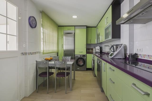 Casa in vendita in La Zubia con garage - 265.000 € (Rif: 9837171)
