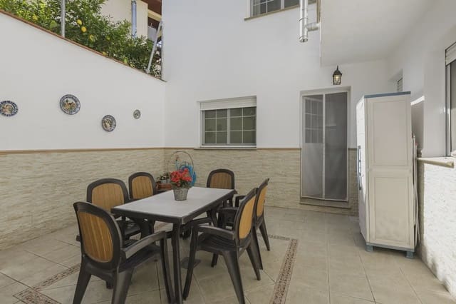 Casa in vendita in La Zubia con garage - 265.000 € (Rif: 9837171)