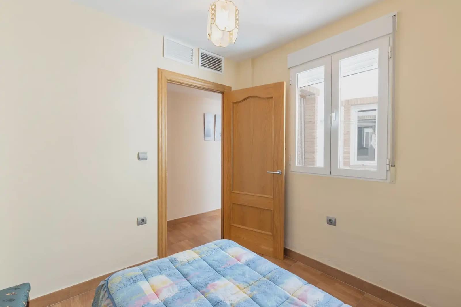 Omakotitalo myytävänä paikassa Dilar mukana 
autotalli - 199 500 € (Ref: 9837172)