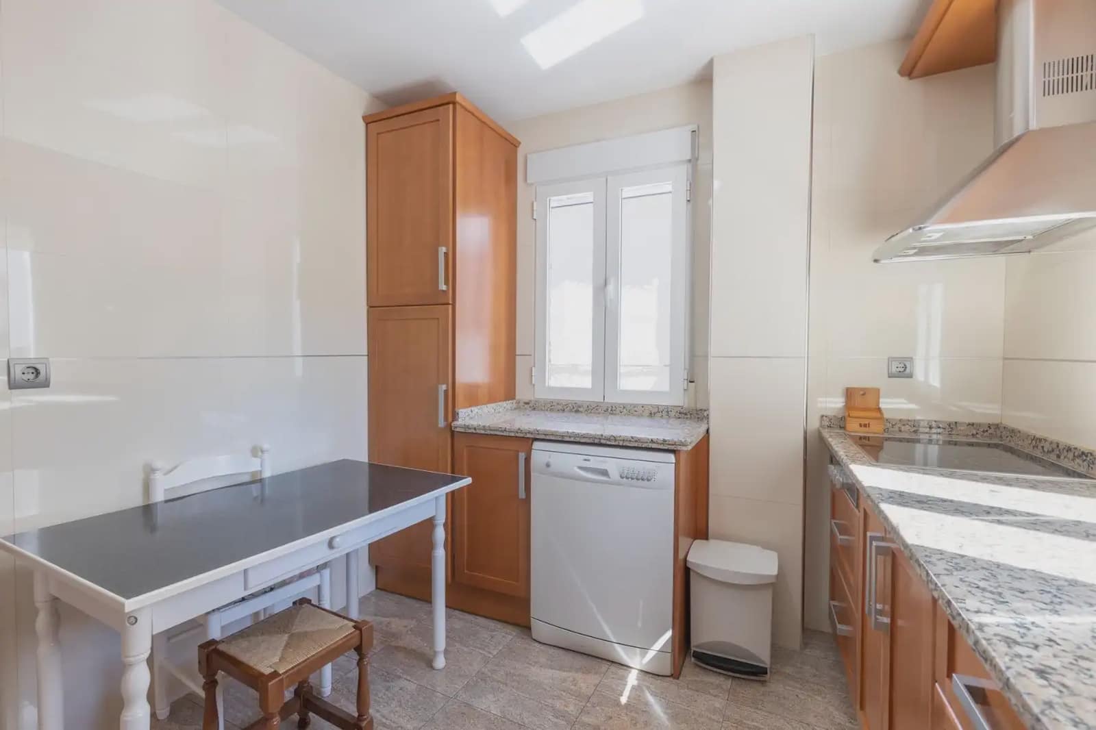 Omakotitalo myytävänä paikassa Dilar mukana 
autotalli - 199 500 € (Ref: 9837172)