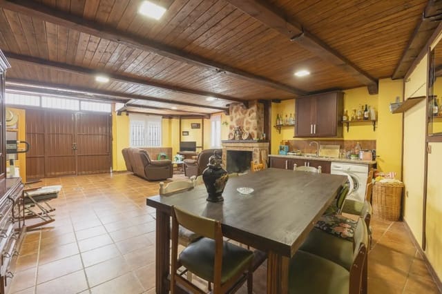 Omakotitalo myytävänä paikassa Dílar mukana 
autotalli - 199 500 € (Ref: 9837172)