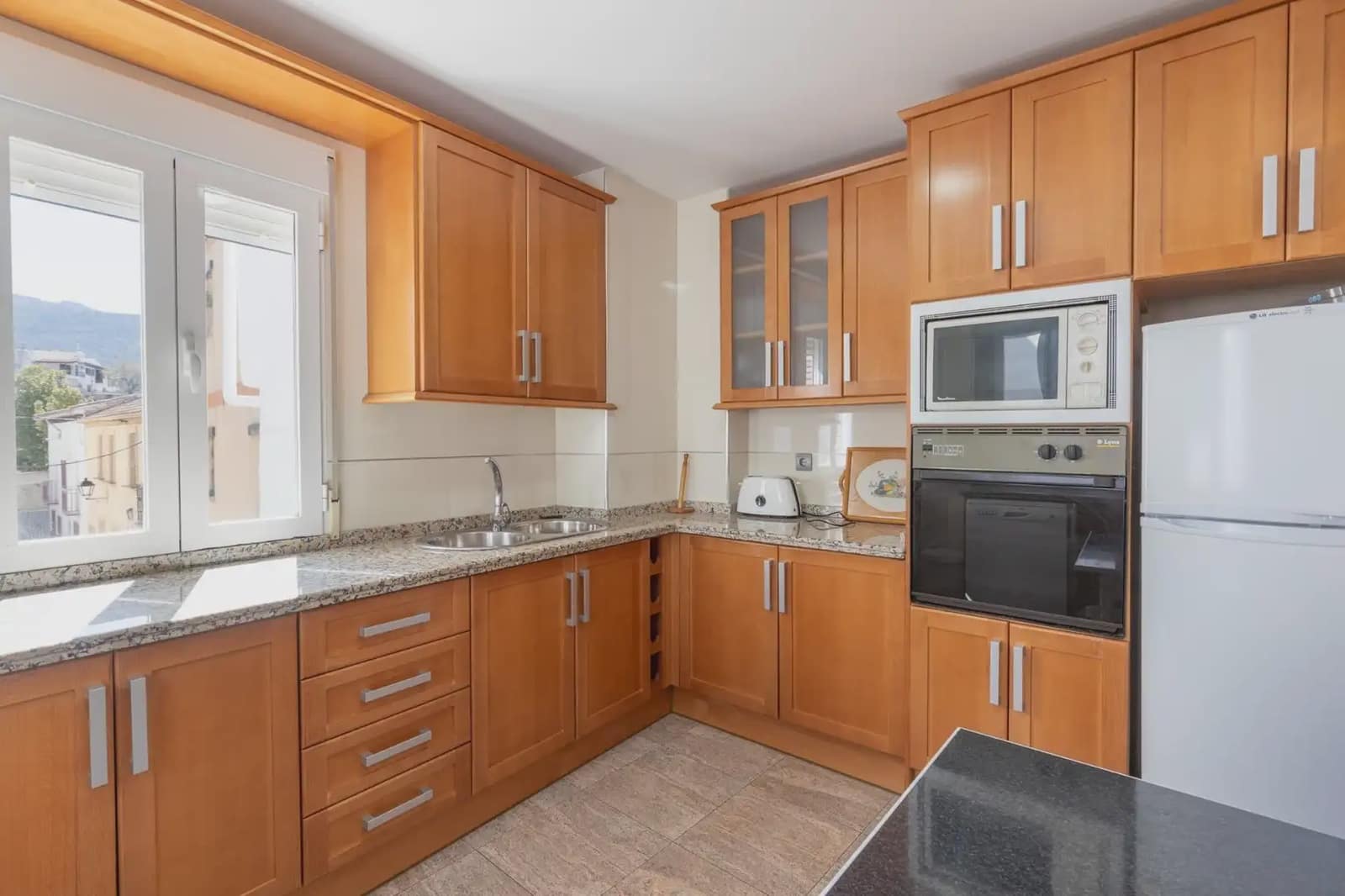 Omakotitalo myytävänä paikassa Dilar mukana 
autotalli - 199 500 € (Ref: 9837172)