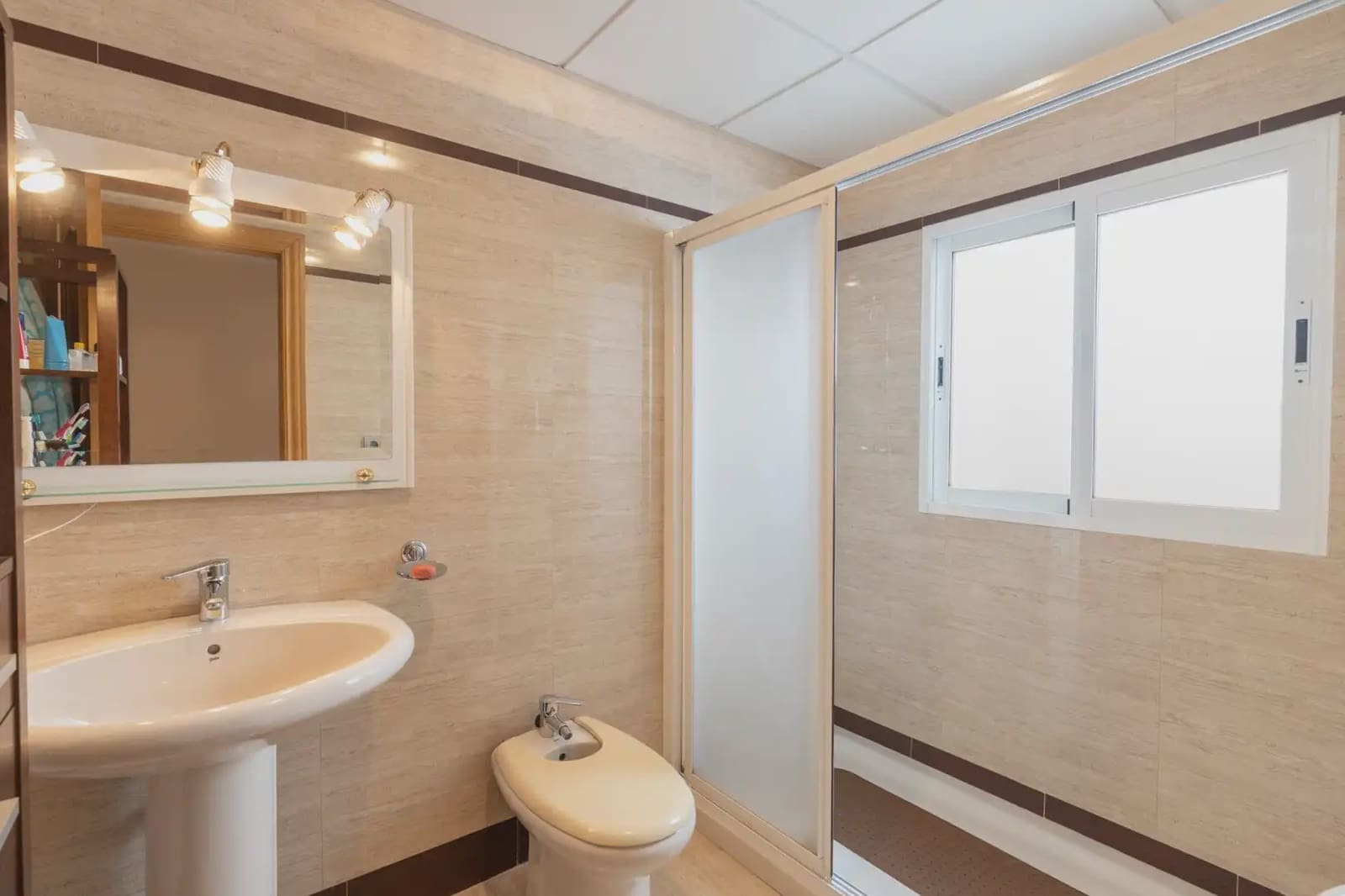 Omakotitalo myytävänä paikassa Dilar mukana 
autotalli - 199 500 € (Ref: 9837172)
