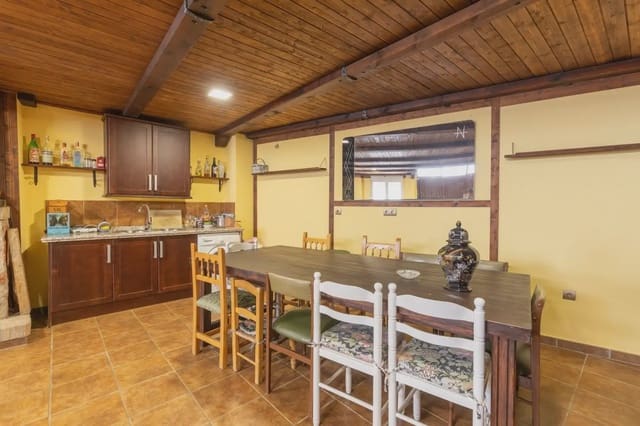 Omakotitalo myytävänä paikassa Dílar mukana 
autotalli - 199 500 € (Ref: 9837172)