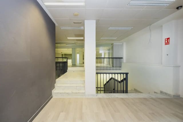 Erhverv til salg i Centro - Sagrario, Granada by - € 1.300.000 (Ref: 9837173)