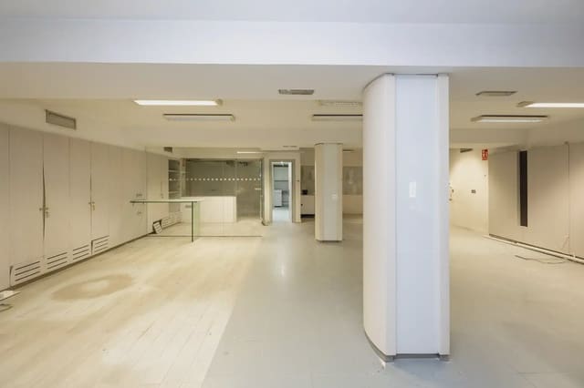 Erhverv til salg i Centro - Sagrario, Granada by - € 1.300.000 (Ref: 9837173)