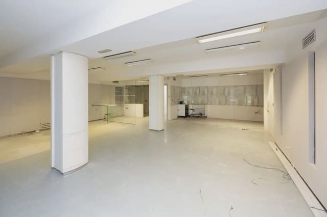 Erhverv til salg i Centro - Sagrario, Granada by - € 1.300.000 (Ref: 9837173)