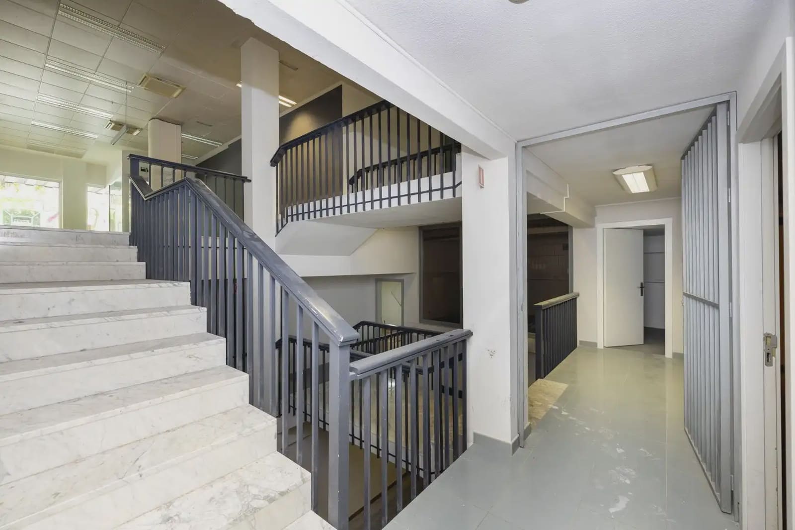 Erhverv til salg i Granada by - € 1.300.000 (Ref: 9837173)