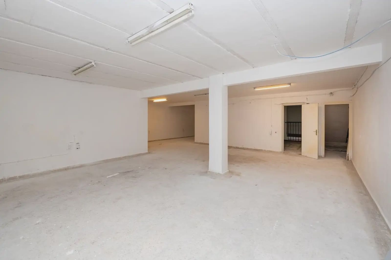 Erhverv til salg i Granada by - € 1.300.000 (Ref: 9837173)
