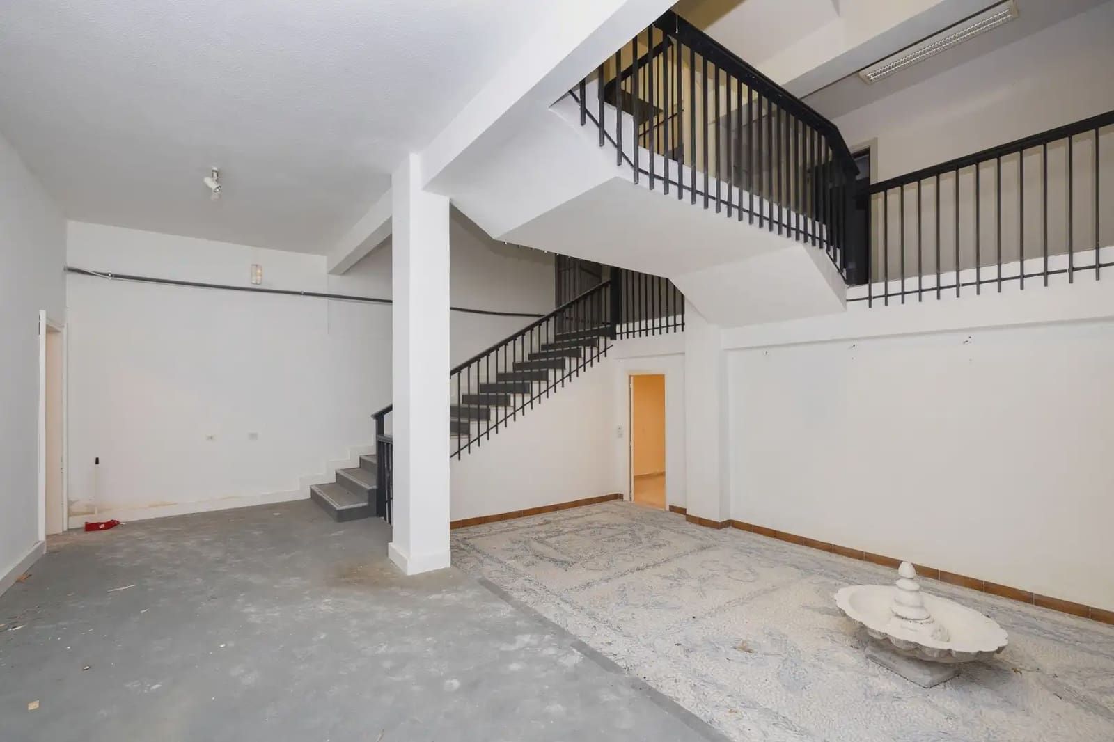 Erhverv til salg i Granada by - € 1.300.000 (Ref: 9837173)