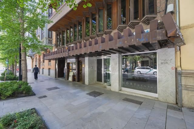 Erhverv til salg i Centro - Sagrario, Granada by - € 1.300.000 (Ref: 9837173)