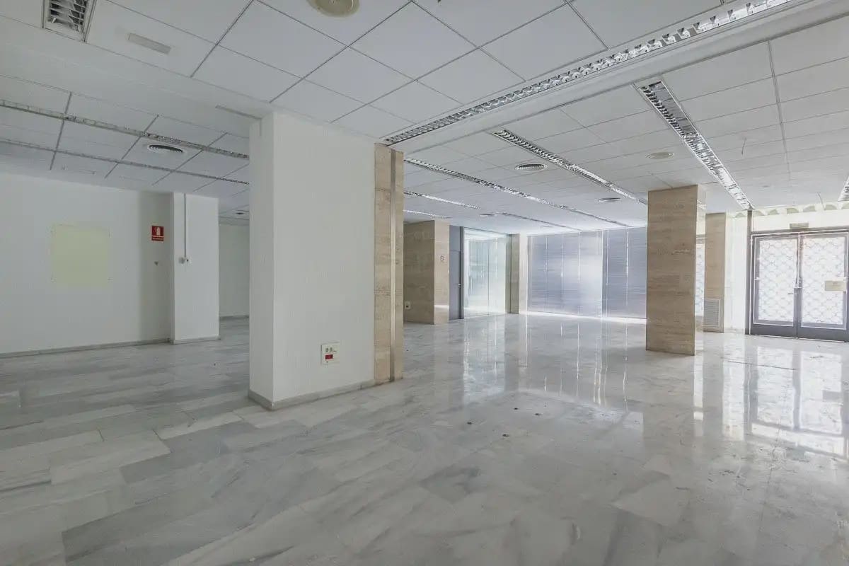 Commercieel te koop in Granada stad - € 380.000 (Ref: 9837176)
