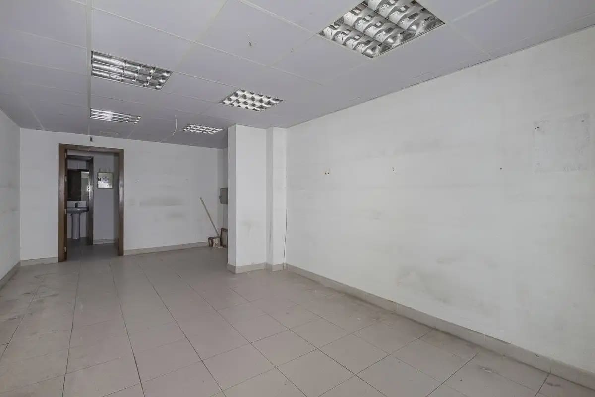 Commercieel te koop in Granada stad - € 380.000 (Ref: 9837176)