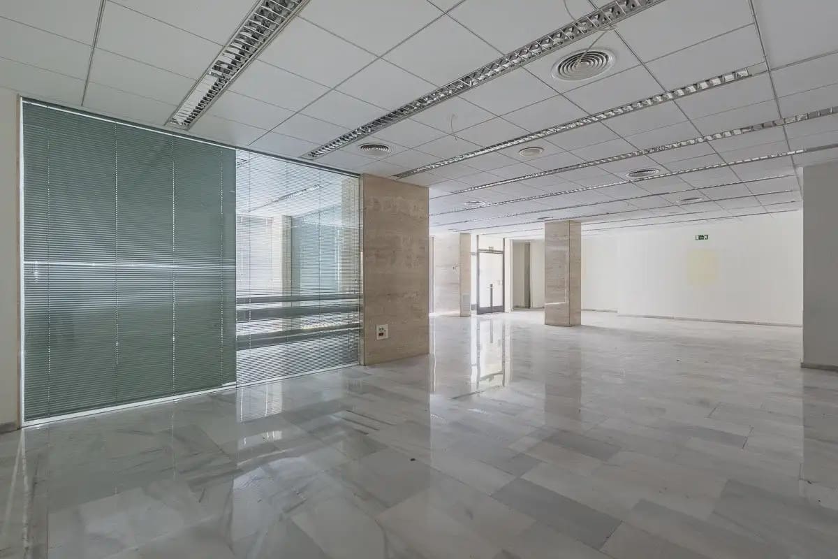 Commercieel te koop in Granada stad - € 380.000 (Ref: 9837176)
