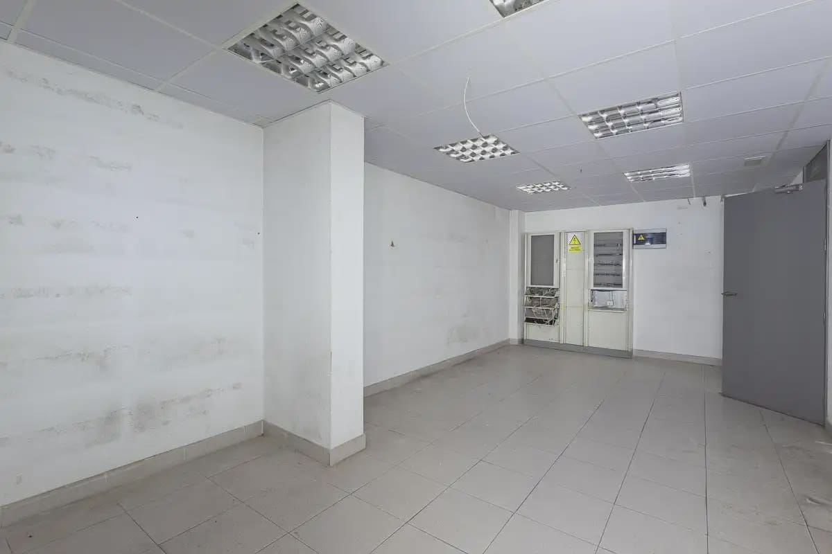 Commercieel te koop in Granada stad - € 380.000 (Ref: 9837176)