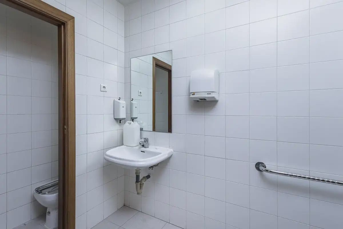 Commercieel te koop in Granada stad - € 380.000 (Ref: 9837176)